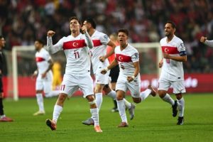 Echipa națională de fotbal a Turciei își propune să ajungă pe primul loc în grupa sa după meciul cu Bulgaria din cadrul meciurilor de calificare pentru Campionatul Mondial de fotbal.