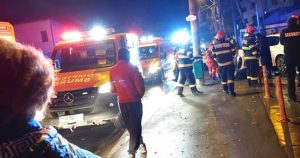 Accident grav în București: mașină intrată în stație de autobuz, patru răniți