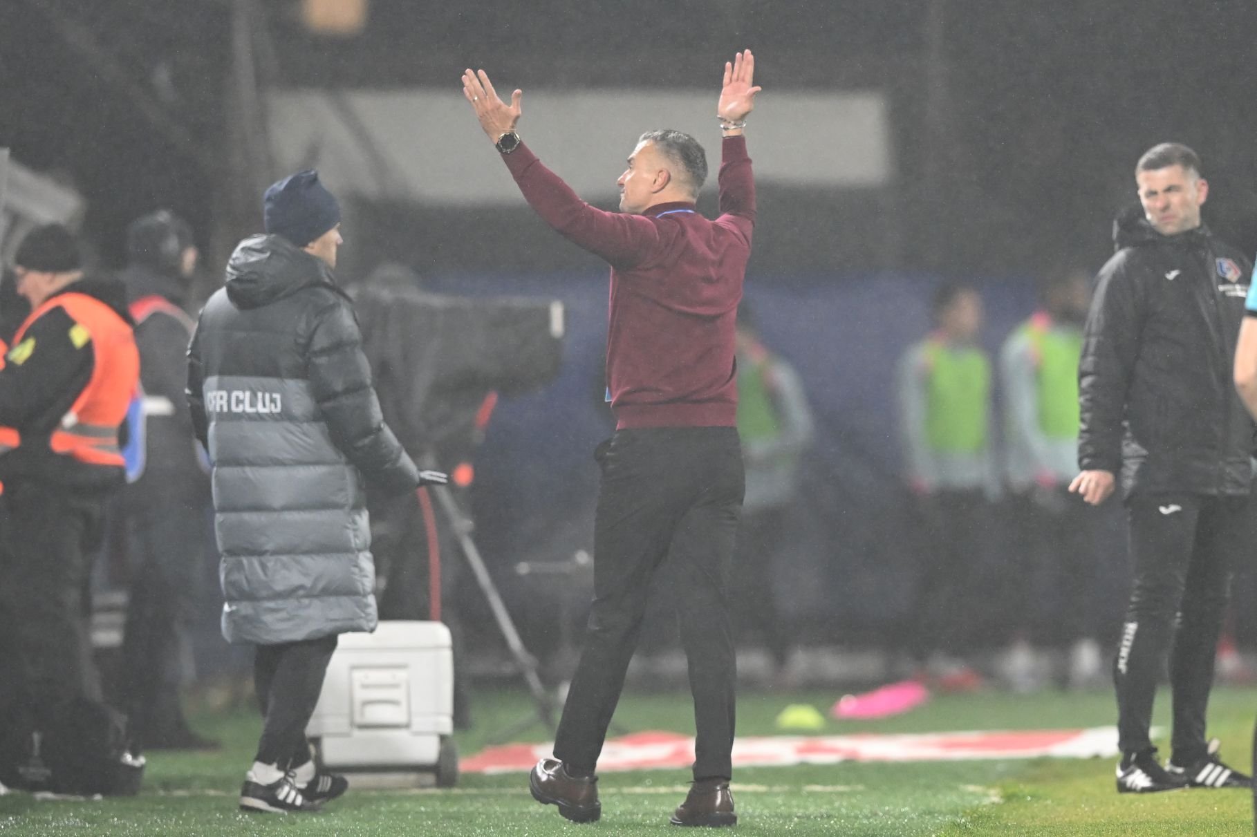 [ad_1] Daniel Pancu, antrenorul echipei CFR Cluj, va obține licența PRO UEFA în următoarele 14 zile, momento în care va deveni antrenor principal cu acte în regulă