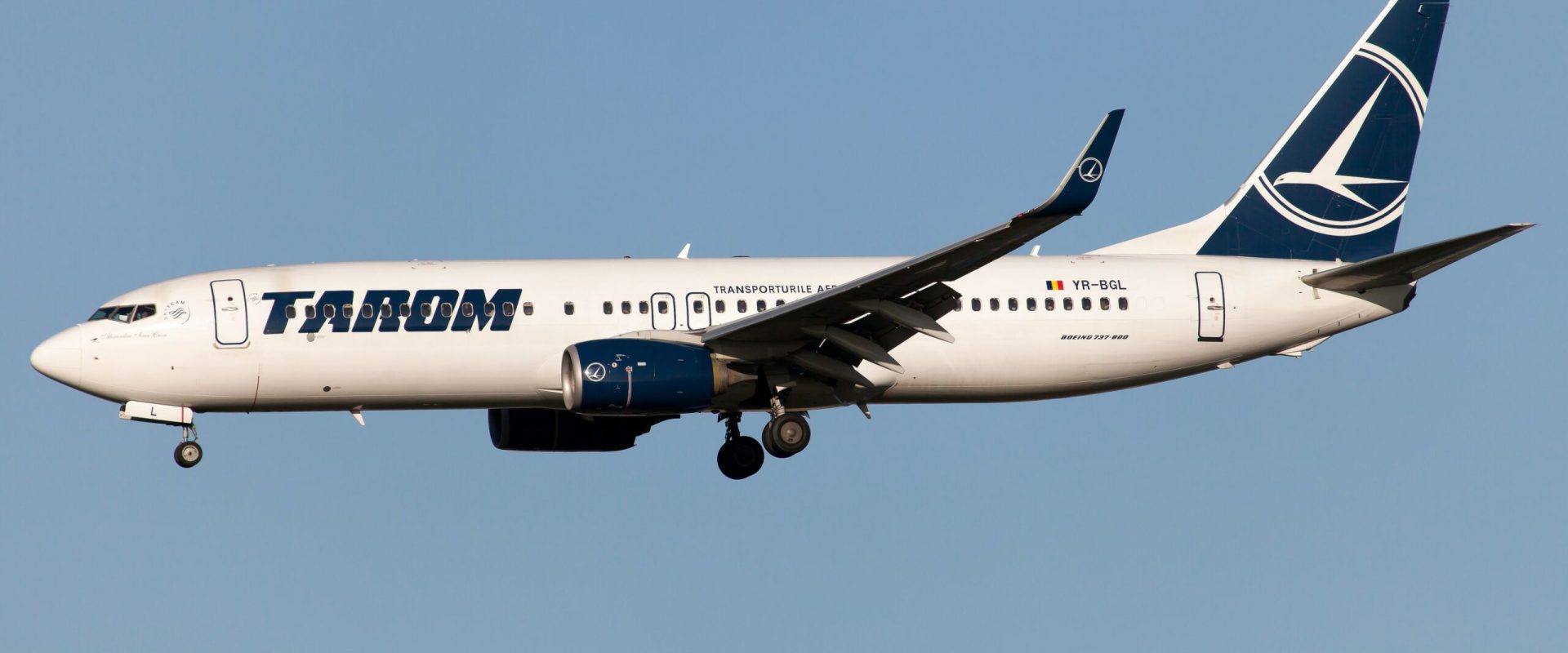 2-tarom-avion-scaled.jpg