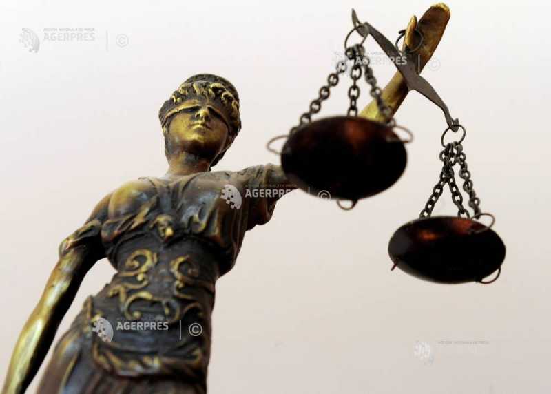 În județul Argeș, un artist cunoscut pentru creațiile sale muzicale în genul manele, Dani Mocanu, a primit o sentință definitivă de patru ani de detenție pentru o tentativă de omor.