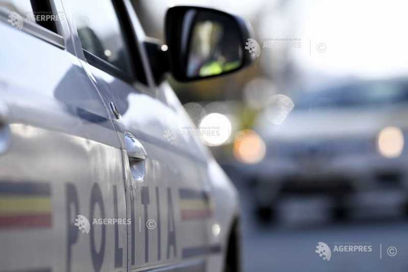 Iată o reformulare a titlului: „Actualizare Constanța: Coliziunea rutieră de pe autostradă – 8 mașini și 14 persoane implicate, 3 adulți și un minor de 4 ani, duși la unitatea medicală”