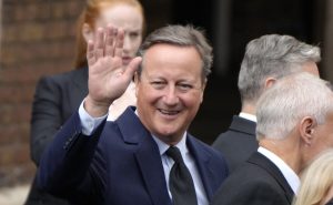Fostul premier britanic David Cameron face public faptul că a fost diagnosticat și a urmat tratament pentru cancer de prostată