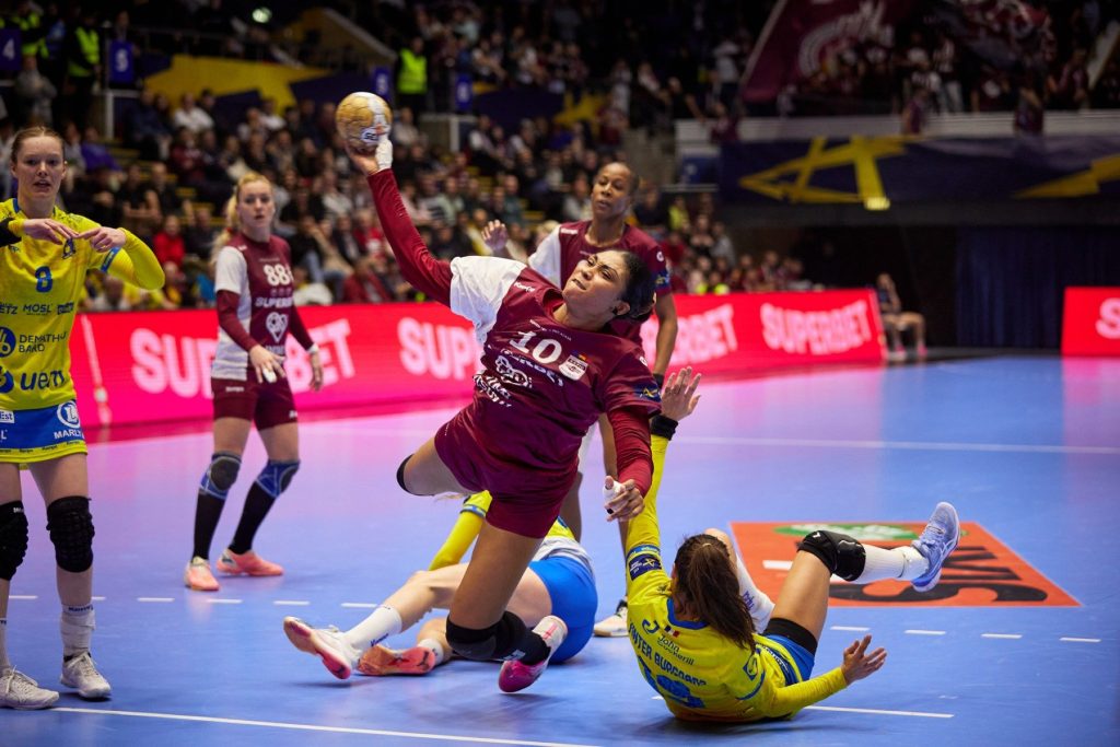 [ad_1] Echipa de handbal feminin a clubului Rapid București s-a calificat în fazele superioare ale Europei League după ce a învins în deplasare formația HSG Bensheim/Auerbach Flames cu scorul de 32-21, la sfârșitul săptămânii trecute, în manșa a doua a turului 3 a competiției
