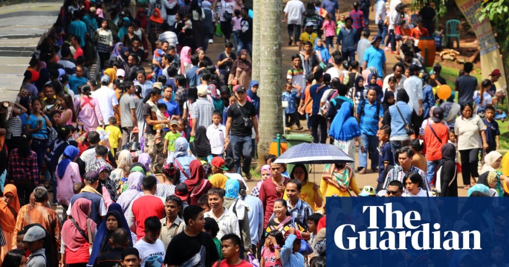 Iată o reformulare a titlului:

„Jakarta devine orașul cu cea mai mare populație din lume, depășind Tokyo, conform datelor Organizației Națiunilor Unite | tiri din Indonezia”

Sau, alternativ:

„Jakarta ocupă primul loc în clasamentul orașelor cu cea mai mare populație la nivel global, înlocuind Tokyo, potrivit unui raport al ONU | tiri din Indonezia”

Am înlocuit „overtakes” cu „devine” sau „ocupă primul loc” pentru a oferi o variantă sinonimă, și am păstrat esența informației originale. De asemenea, am înlocuit „UN” cu „Organizației Națiunilor Unite” sau „ONU” pentru a oferi o variantă mai detaliată și mai formală.