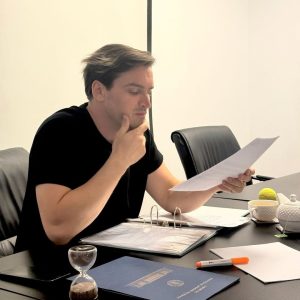 Deputatul Andrei Baciu anunță o perioadă de odihnă: “Final de săptămână, nu de ritm. Încă puțin de lucru azi, apoi…”