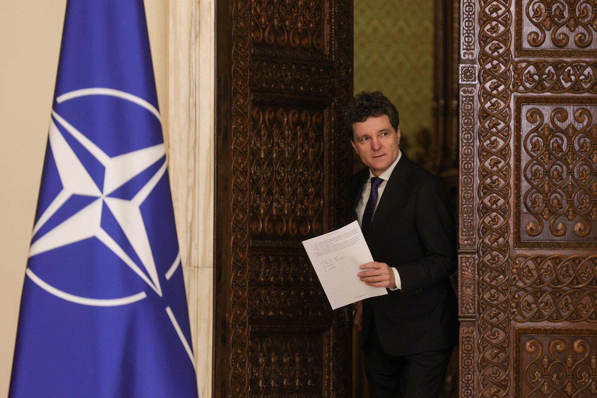 [ad_1] Deputatul Andrei Baciu a prezentat pe pagina sa de Facebook o perspectivă interesantă asupra Strategiei Naționale de Apărare a României, prezentată de Nicușor Dan