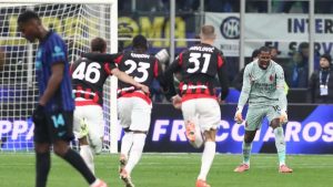 Într-un meci tensionat, echipa Inter Milano a reușit să obțină o victorie strânsă cu scorul de 1-0 împotriva adversarului său, grație unui gol marcat de Pulisic, care a fost precedat de o lovitură de pedeapsă apărată cu bine de portarul Maignan.