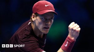 Finalele ATP: Jannik Sinner îl învinge pe Alexander Zverev pentru a ajunge în semifinale, în timp ce Felix Auger-Aliassime trece de Ben Shelton.