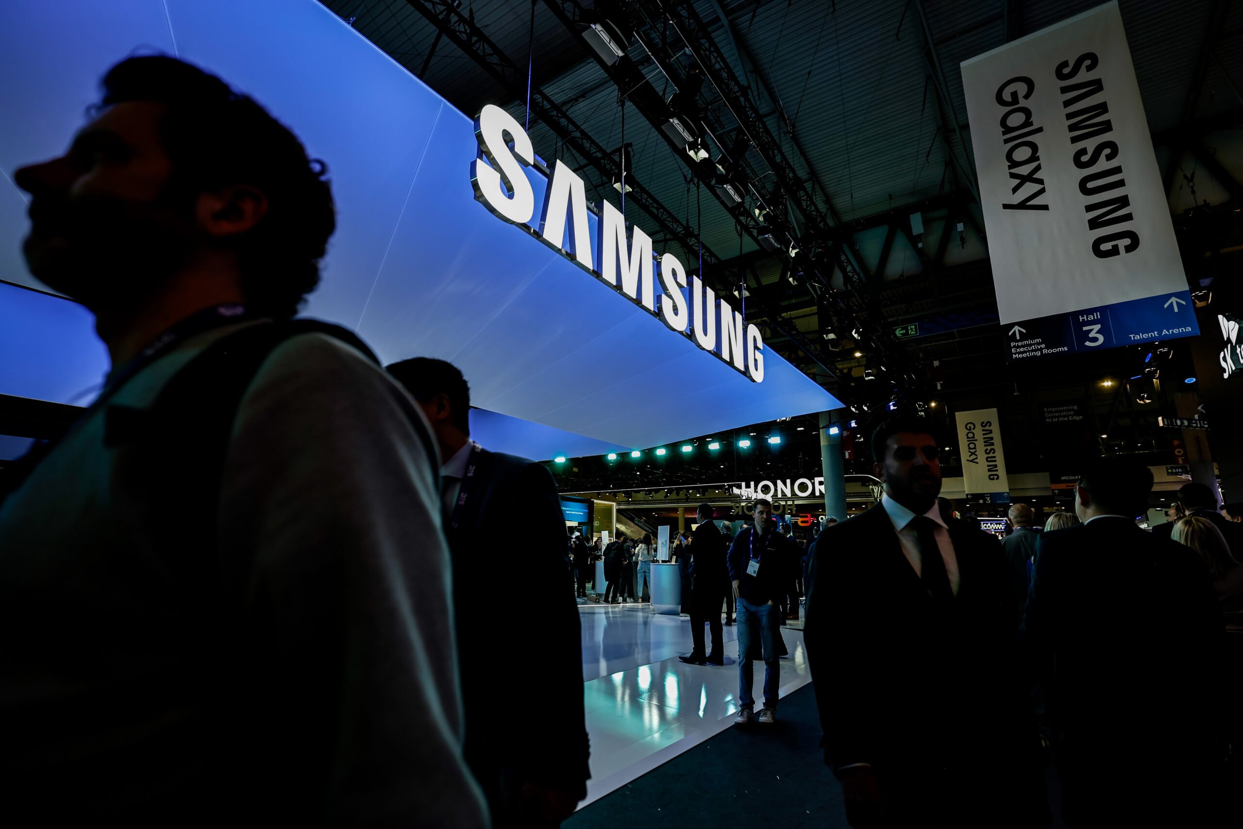 [ad_1] Samsung și Nvidia au anunțat colaborarea pentru dezvoltarea unei „megafabrici AI” în care vor fi integrate noi unități GPU, menite să accelereze automatizarea și simulările în procesul de fabricație a cipurilor