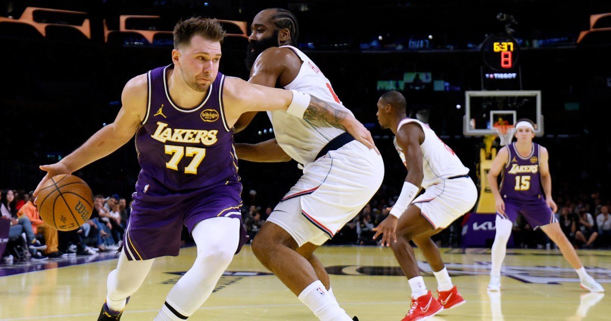 Iată o posibilă reformulare a titlului: „Luka Doncic înscrie 43 de puncte în timp ce Lakers înving Clippers în Cupa NBA | tiri de baschet”

Sau, utilizând sinonime:
„Luka Doncic reușește o performanță impresionantă cu 43 de puncte, Lakers triumfă împotriva Clippers în competiția NBA | Ultimul din lumea baschetului”