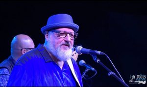 AG Weinberger marchează 40 de ani de carieră și 60 de ani de viață prin spectacolul „Un Gringo pentru secolul XXI”