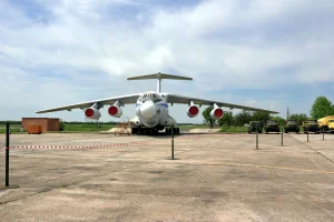 Ucraina a doborât două avioane de mare capacitate pe aerodromul rusesc din Taganrog, inclusiv, cel mai probabil, un avion experimental A-60 folosit pentru testarea tehnologiei laser militare, conform unei analize BBC