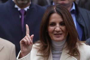 Candidatul independent Virgil Zidaru, cunoscut sub numele de Makaveli, renunță la cursa pentru primăria Capitalei în favoarea Anei Alexandrescu, care i-a mulțumit și l-a lăudat pentru abilitățile sale vocale