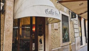 Află motivul închiderii celei mai vechi cafenele din Roma, unde au avut loc întâlniri cu personalități precum Giacomo Casanova, Charles Dickens, Audrey Hepburn și Sophia Loren