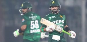 Babar și Farhan conduc Pakistan spre 195 de puncte.