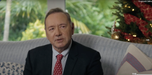 Kevin Spacey, actorul care trăiește pe străzi și în hoteluri, speră să se întoarcă pe scena Hollywood dacă regizori ca Scorsese sau Tarantino îl vor contacta; duminică a susținut un spectacol într-un club de noapte din Cipru