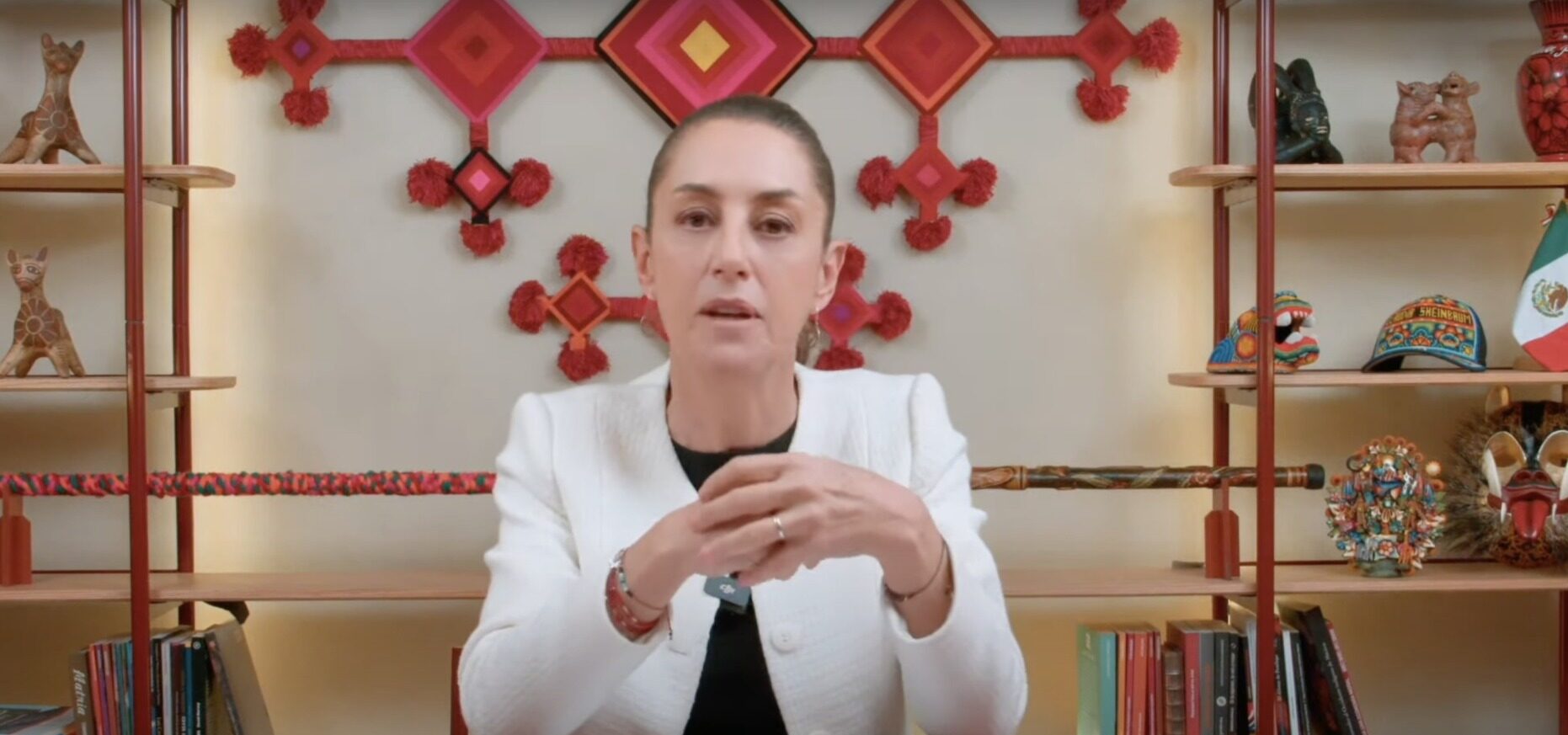 [ad_1] Agenți ai Secretariatului pentru Securitatea Cetățenilor din Ciudad de Mexico au arestat marți un bărbat suspectat de hărțuire sexuală a președintei Claudia Sheinbaum pe stradă, în timpul unei vizite publice în centrul istoric al orașului, conform agenției de știri Reuters, citată de News.ro