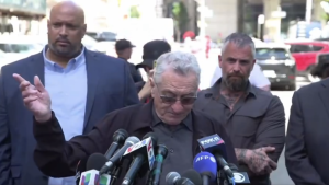 Papa Leon al XIV-lea s-a întâlnit cu actorul Robert De Niro la Vatican, iar la final i-a oferit în dar un rozariu