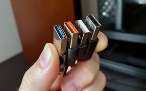 Semnificația culorilor porturilor USB: adevărul despre portocaliu, albastru și roșu de pe laptop