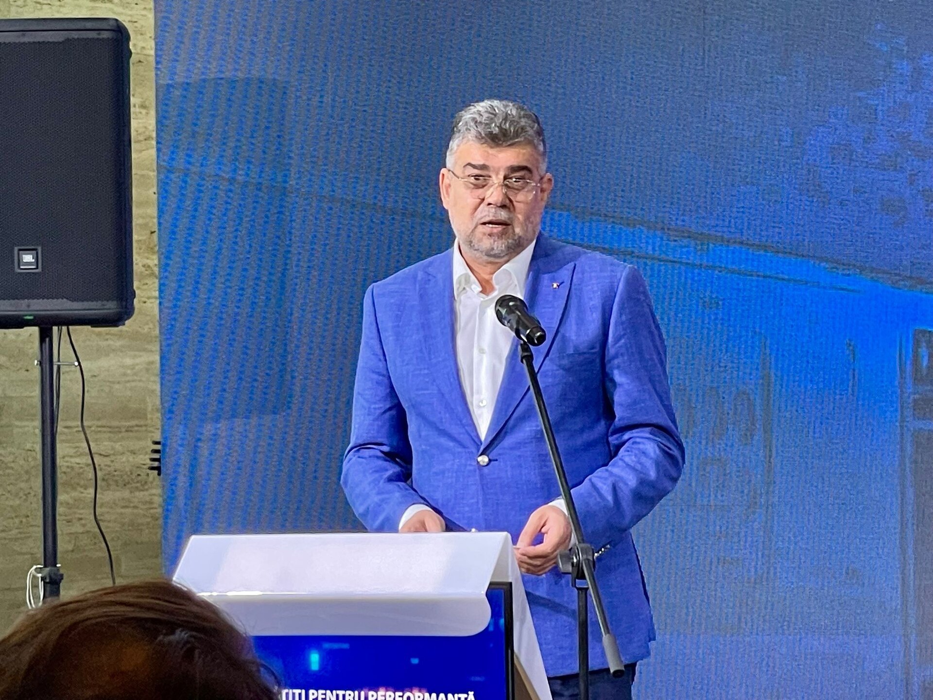Titlu: Marcel Ciolacu denunţă „şmecheria” guvernării Bolojan: „Ai sacrificat oameni şi ai minţit instituţii” Marcel Ciolacu, fostul prim-ministru al României, a lansat joi o serie de acuzații dure la adresa actualului premier Ilie Bolojan