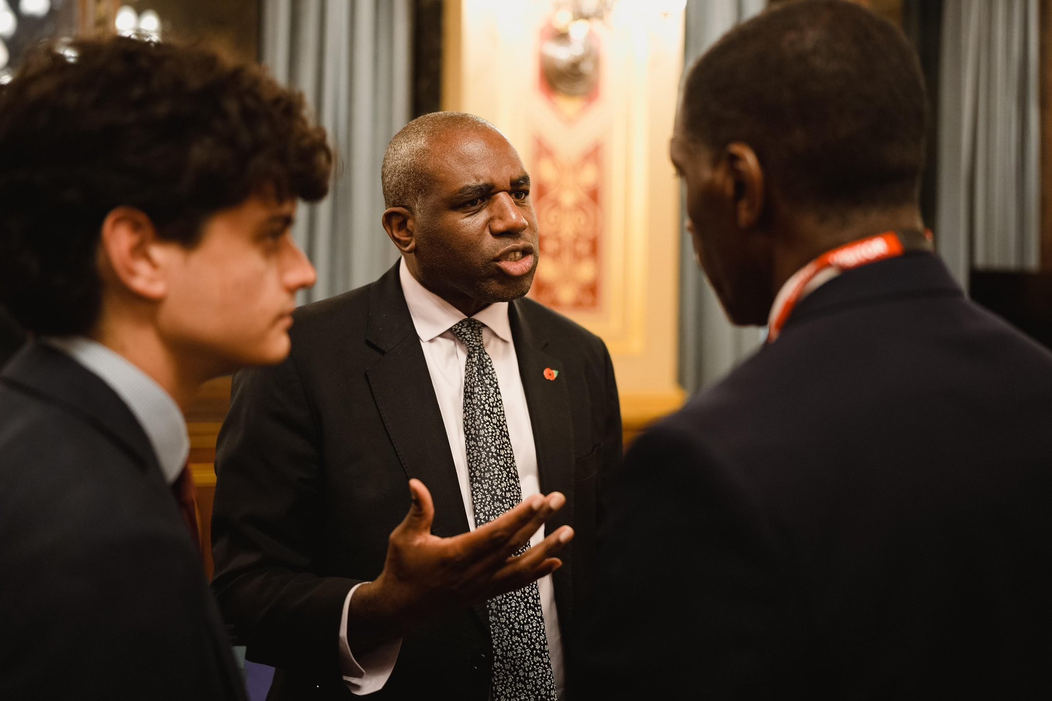 [ad_1] Ministrul britanic al justiției, David Lammy, propune ca judecătorii să fie singurii responsabili de audierea cazurilor pentru infracțiuni cu o pedeapsă maximă de până la cinci ani, pentru a scurta timpul de soluționare în instanțe
