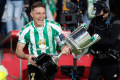 Joaquín con la Copa del Rey ganada al Valencia CF (Foto: EFE)