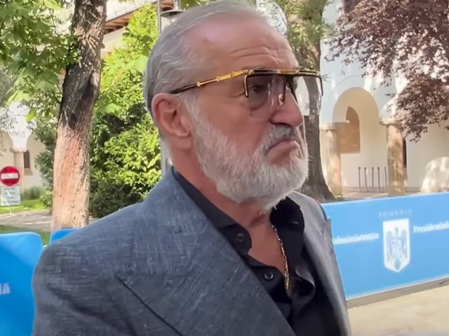 "El crede că e deștept, dar e idiot!"