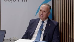 Noul ministru al Sănătății din Moldova respinge acuzațiile privind diplome false de rezidențiat ale medicilor români, afirmând că Universitatea de Medicină nu poate elibera astfel de diplome; Emil Ceban, fost rector al Universității de Stat de Medicină și Farmacie „Nicolae Testemițan” până în 2025, neagă aceste afirmații