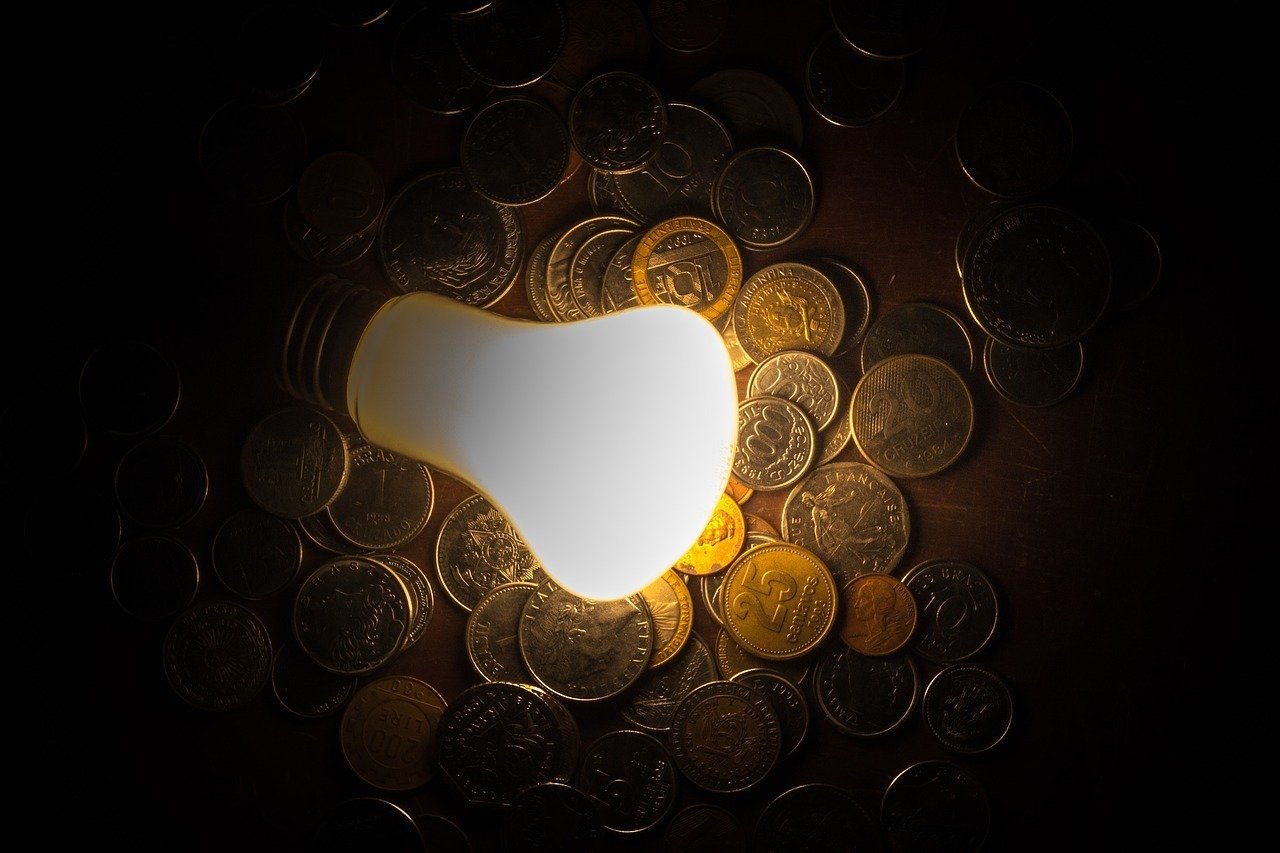 Energia inteligentă: România lider în Europa la costul electricității raportat la puterea de cumpărare / „Preț de patru ori mai mare față de cel mai scăzut preț din Ungaria”