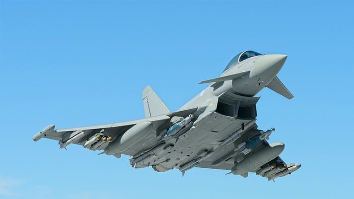 Ministerul Apărării anunță atacuri aeriene în Ucraina aproape de granița cu România, cu două avioane Eurofighter Typhoon trimise în aer iar dronele dispărând de pe radar, urmate de explozii în orașul Ismail