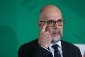 Actualitate: Kelemen anunță că coaliția a stabilit pensia magistraților la 70% din salariu, fără modificări ale cuantumului și că premierul va discuta astăzi cu președintele.