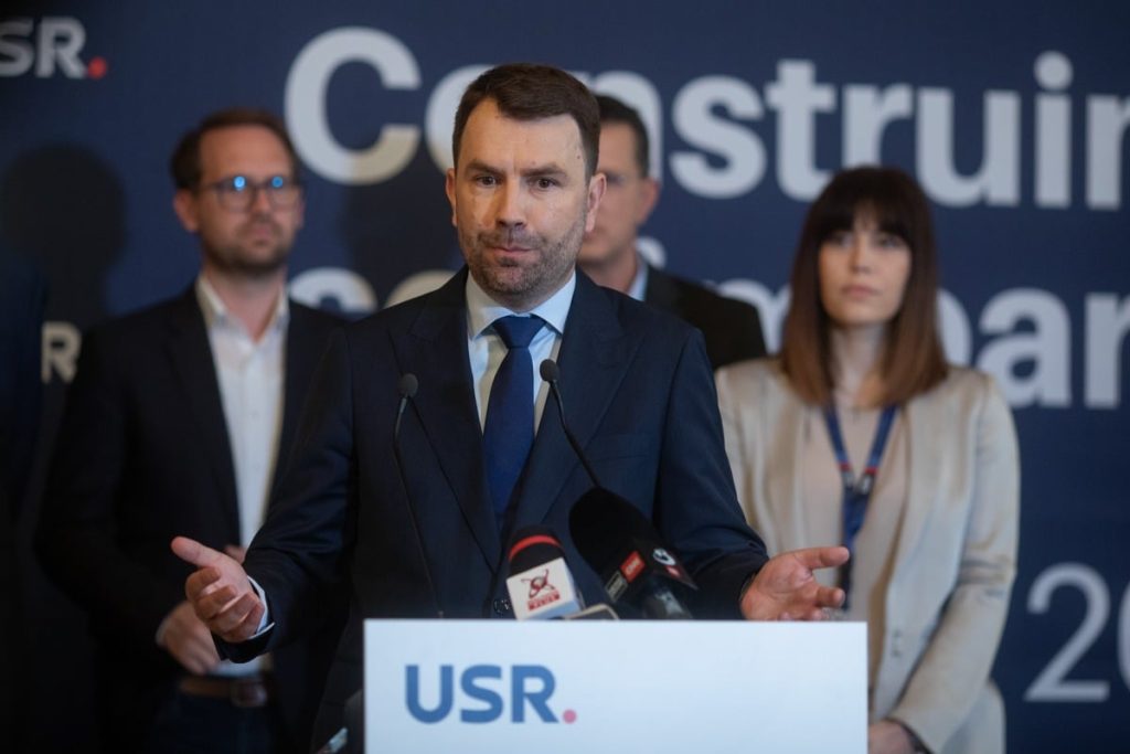 Cătălin Drulă observă asemănări în discursul Ancăi Alexandrescu cu cel al lui Grindeanu și sugerează că există mai multe aspecte decât cele evidente, invitând și pe domnul Băluță să comenteze despre această apropiere