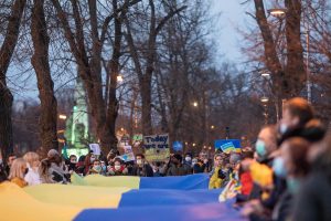 Protest programat pentru ora 19:30 în fața ambasadei Ucrainei din București pe bulevardul Aviatorilor, marcând Ziua Demnității și a Libertății, cu primele demonstrații pro-europene declanșate pe 21 noiembrie în Kiev