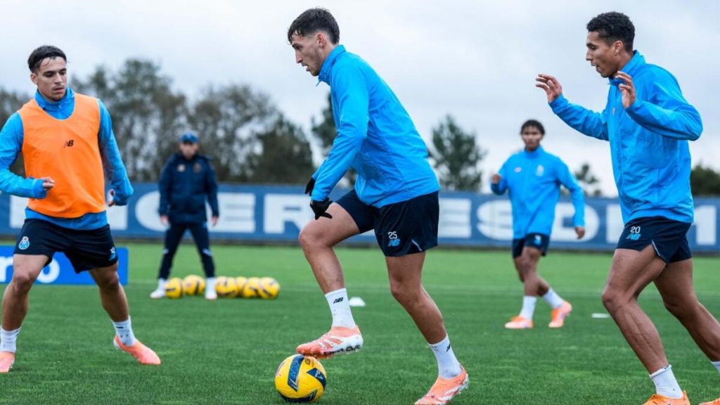 [ad_1] Prepararea pentru meciul cu Sintrense continuă la FC Porto, echipa pregătindu-se pentru confruntarea din cadrul celei de a patra etape a Cupei Portugaliei