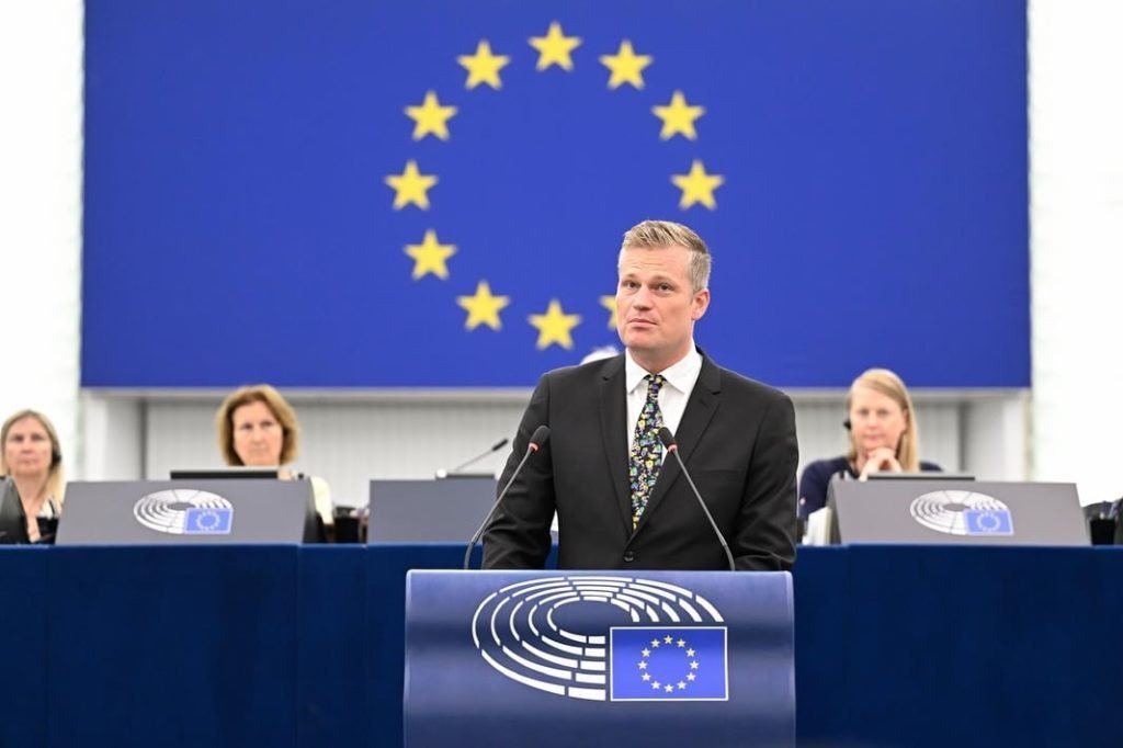 Cehia intenționează să diminueze sprijinul militar pentru Ucraina, conform declarațiilor viitorului ministru de externe, în timp ce actualul ministru avertizează că această decizie ar reprezenta un „cadou de Crăciun” pentru Putin