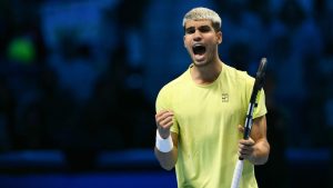 Alcaraz remonta y acaricia el pase a las ATP Finals