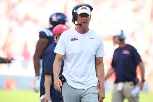 Ole Miss îi dă lui Lane Kiffin un termen limită până la Egg Bowl pentru a decide soarta antrenorului.