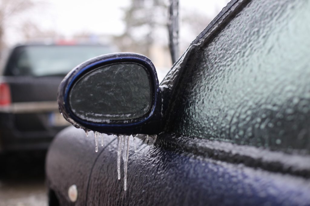 Prognoza meteo: lapoviță, ninsoare și polei în mai multe regiuni, cu avertizare de cod galben pentru zonele montane din șase județe