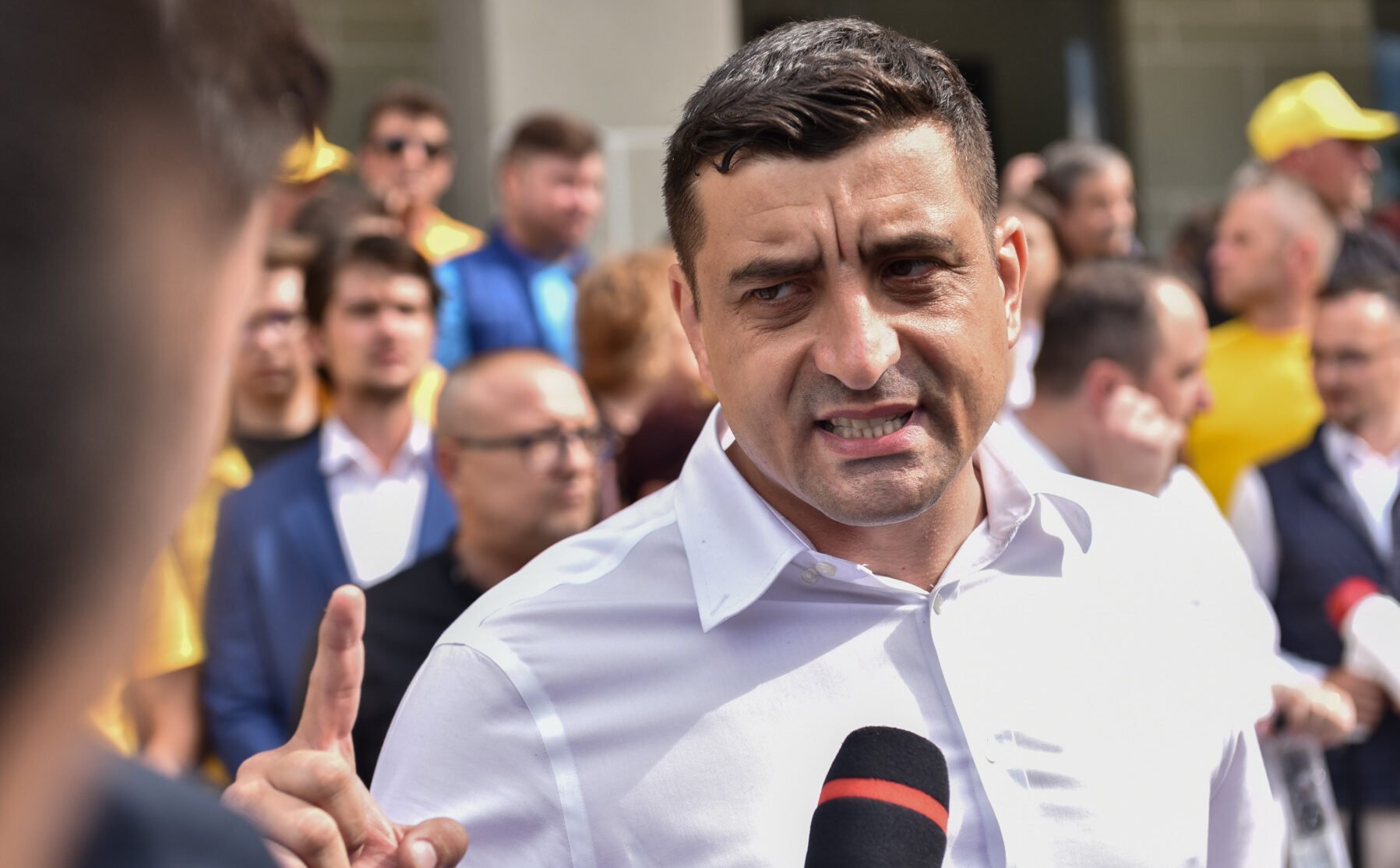 George Simion: AUR va alerta organismele europene și internaționale asupra abuzurilor și discriminărilor politice din România, acuzând blocarea rambursărilor pentru campania prezidențială și presiuni asupra antreprenorilor apropiați formațiunii