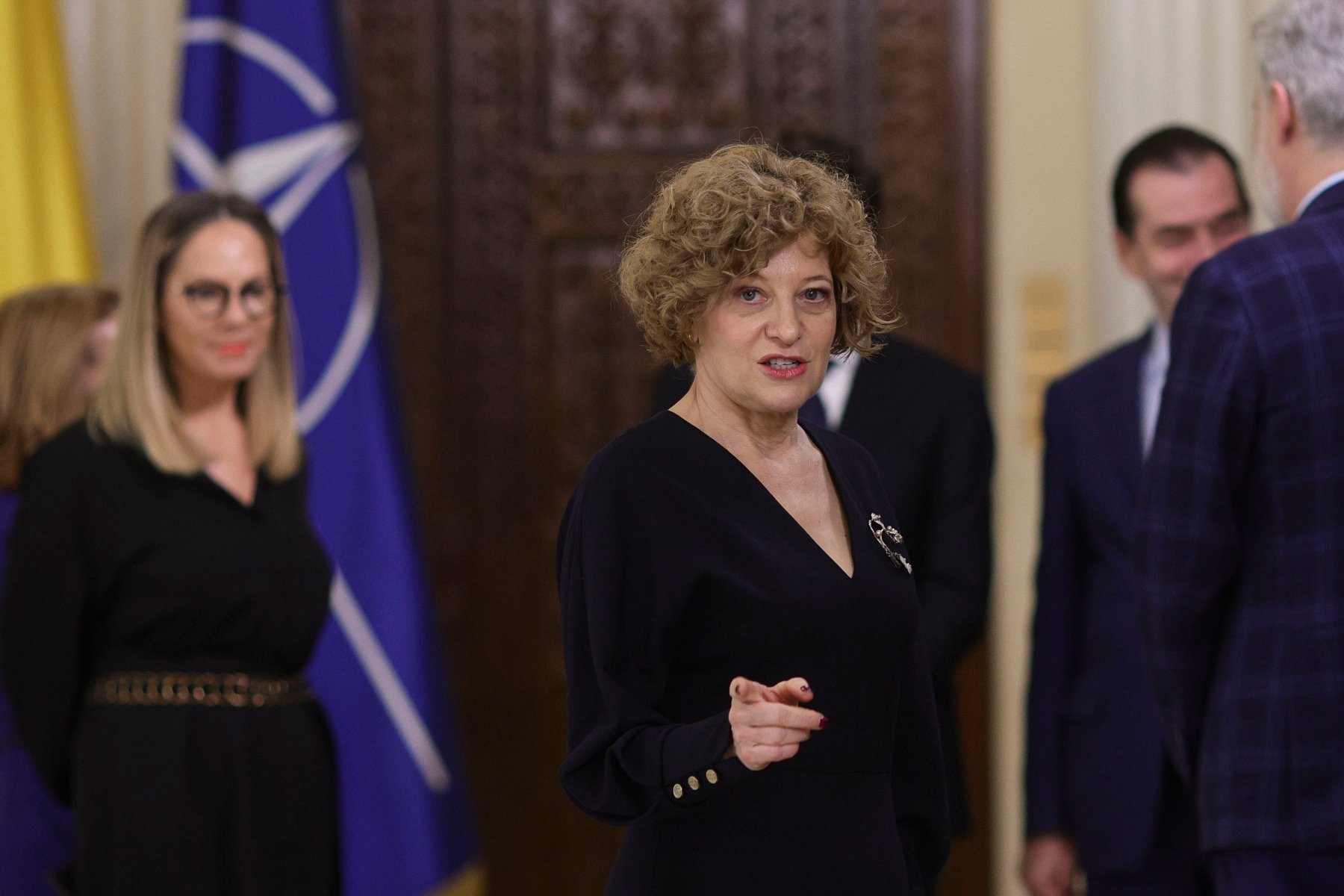 Judecătorul CSM Alin Ene acuză vicepremierul Oana Gheorghiu de amenințare la adresa independenței justiției: manipulare ieftină și incitare la ură socială, fiind nedemnă de funcția de vicepremier, în contextul discuției despre pensiile magistraților