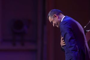 LIVE: Sorin Grindeanu, singurul candidat, devine noul lider al PSD / Critică acerbă la adresa lui Bolojan: ”Se distribuie milioane de euro în schimbul audiențelor de top” / Băluță: ”Nu-mi doresc să urc pe scara politică, ci să mă aprofundează”