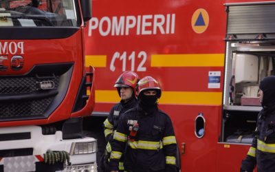 Explozie urmată de incendiu într-un bloc din Balș: 5 persoane transportate la spital. A fost activat Planul Roșu. Focul a fost stins