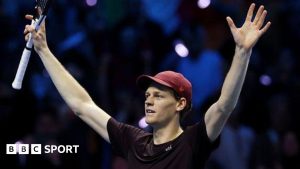 Jannik Sinner îl învinge pe Carlos Alcaraz la ATP Finals de la Torino