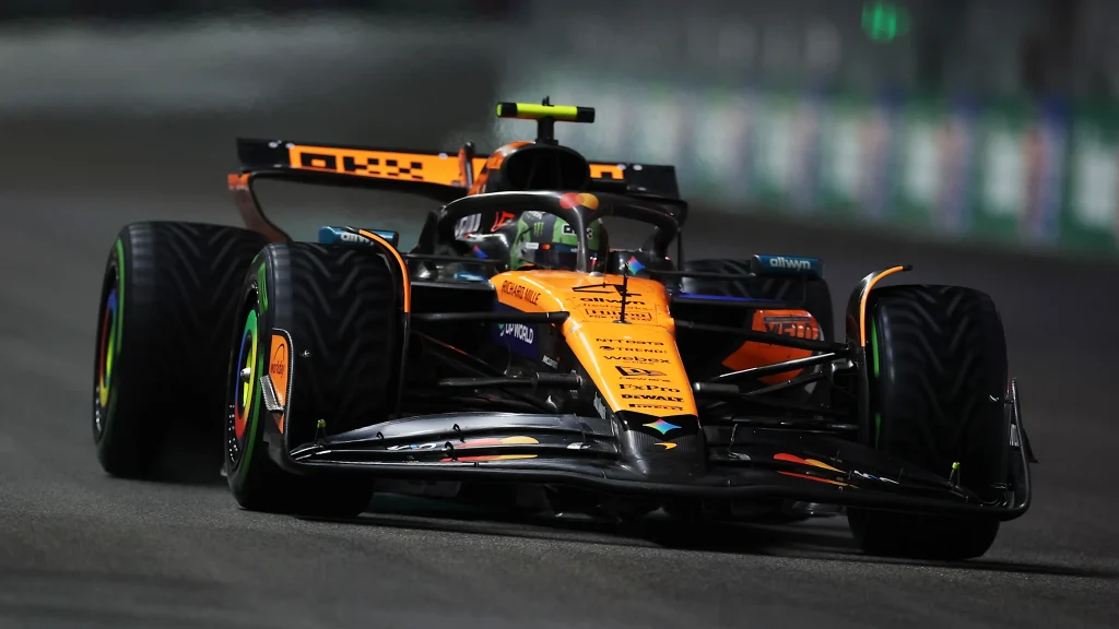 LAS VEGAS, NEVADA - NOVEMBER 21: Lando Norris of Great Britain driving the (4) McLaren MCL39