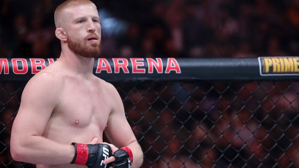 [ad_1] Daniel Cormier, un fost campion UFC, consideră că nu este momentul să se panicheze în legătură cu cariera lui Bo Nickal, după ce acesta a suferit prima sa înfrângere în carieră împotriva lui Reinier de Ridder