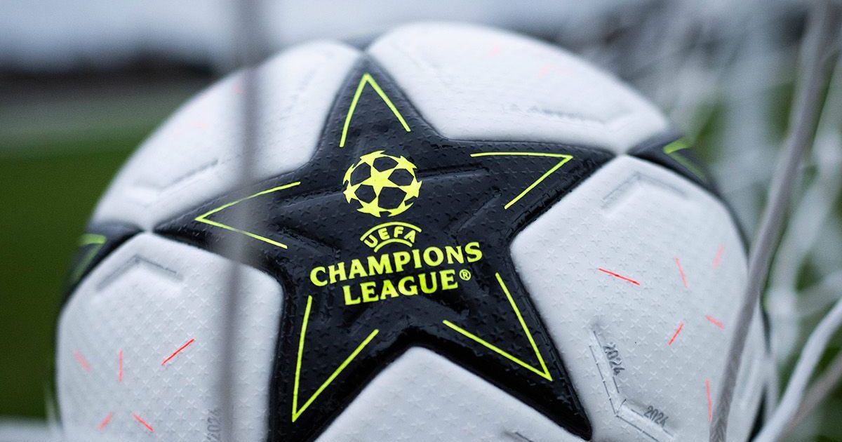 Iată o reformulare a titlului: „Sensatii in Liga Campionilor / Pafos a realizat o performanta istorica! Vlad Dragomir a jucat toate minutele + Chelsea, un meci dezamagitor in Azerbaidjan”

Sau o alta varianta:
„Rezultate surprinzatoare in Champions League / Pafos a obtinut un succes istoric! Vlad Dragomir a fost titular + Chelsea, un meci sub asteptari in Azerbaidjan”

Sau o alta varianta:
„Stiri bomba in Liga Campionilor / Pafos a inregistrat o victorie istorica! Vlad Dragomir a jucat integral + Chelsea, un meci ratat in Azerbaidjan”