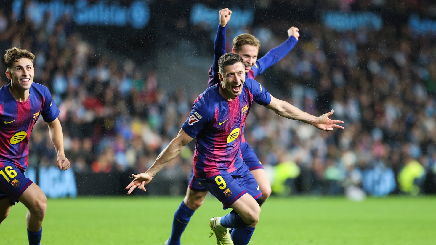 Iată o reformulare posibilă a titlului: „Barcelona triumfă în meciul cu Celta, scor 4-2: rezumat și goluri”.

Am înlocuit cuvântul „resumen” cu „rezumat”, „goles” cu „goluri” și „resultado” cu „scor”, pentru a face titlul mai clar și mai concis. De asemenea, am adăugat cuvântul „triumfă” pentru a sublinia victoria Barcelonei.