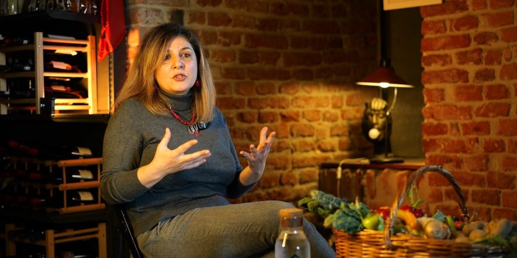 [ad_1] Mihaela Vețan este femeia care aduce oamenii mai aproape de natura, de gusturile autentice și de responsabilitate față de mediul înconjurător