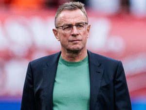 Mă interesează la fel de mult ca un sac de orez răsturnat la Beijing.